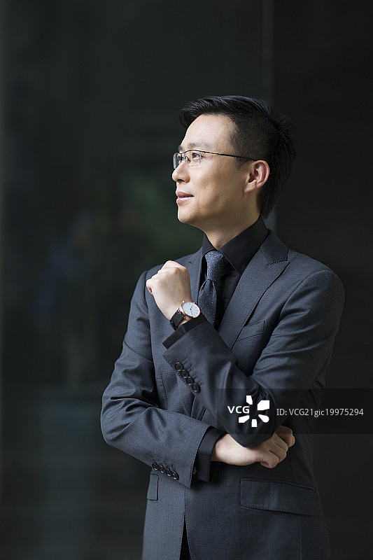 成熟商务男士思考图片素材