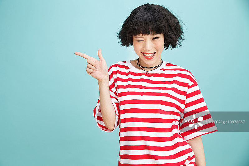 快乐的年轻女人图片素材