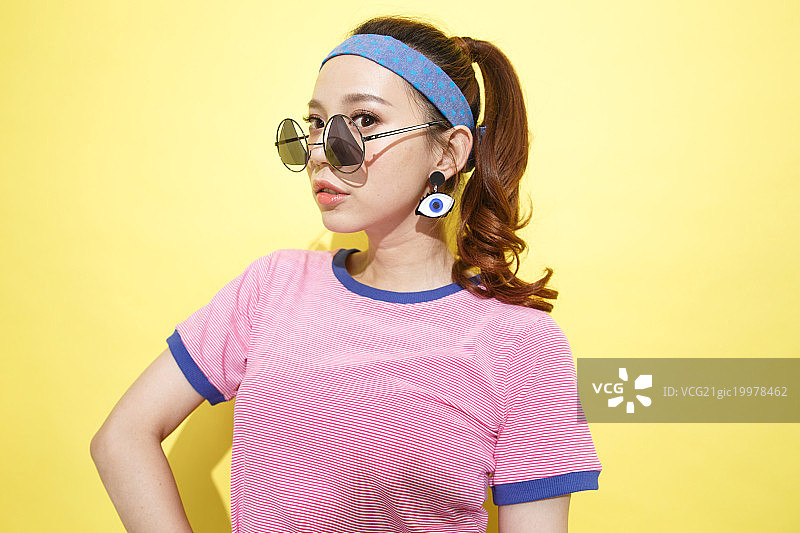 年轻女人肖像图片素材