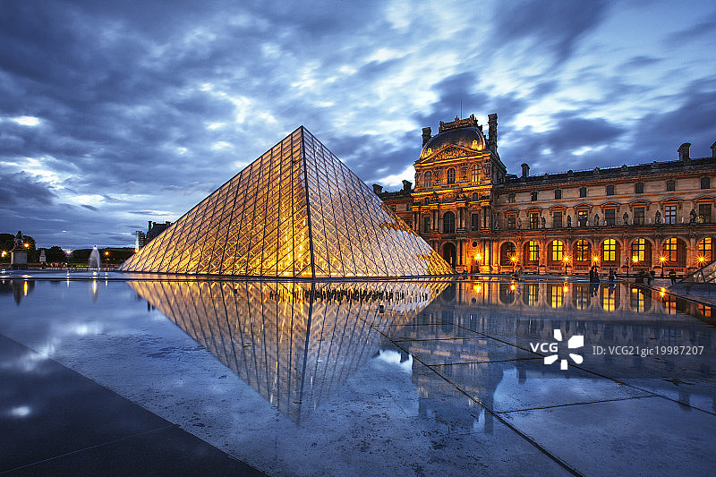 卢浮宫倒影图片素材