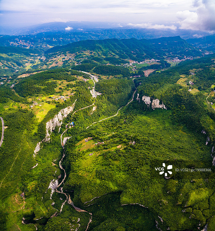 航拍武隆天坑地缝景区（喀斯特地貌）图片素材