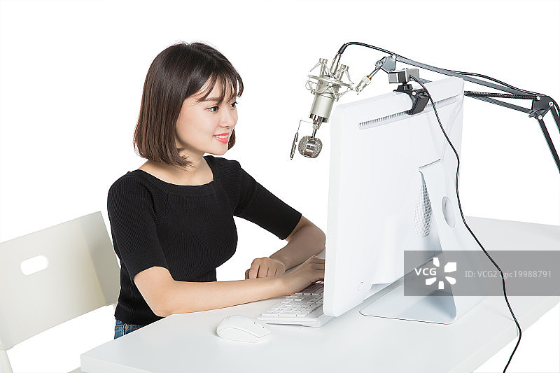 直播中的美丽女孩图片素材