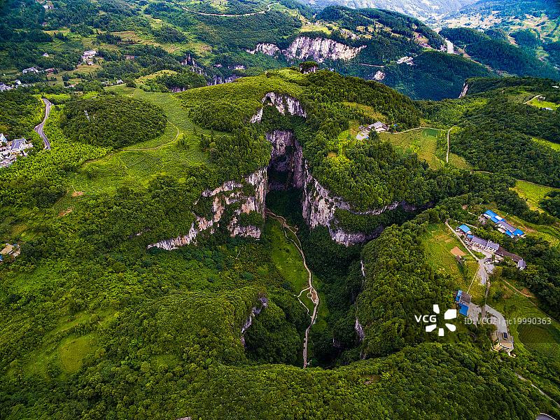 航拍武隆天坑地缝景区（喀斯特地貌）图片素材