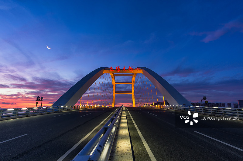 五缘大桥日出火烧云图片素材