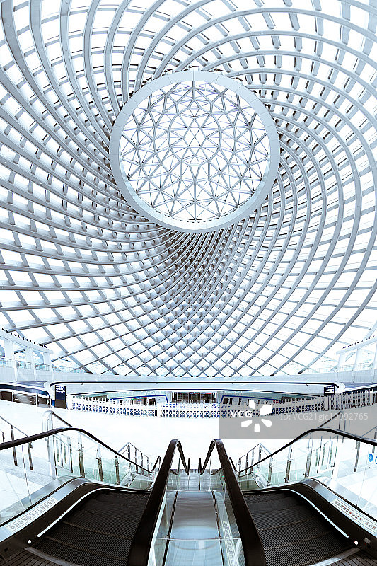 天津滨海新区于家堡高铁站内景图片素材