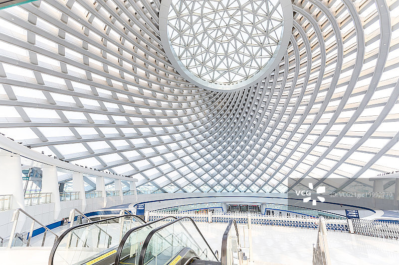 天津滨海新区于家堡高铁站内景图片素材