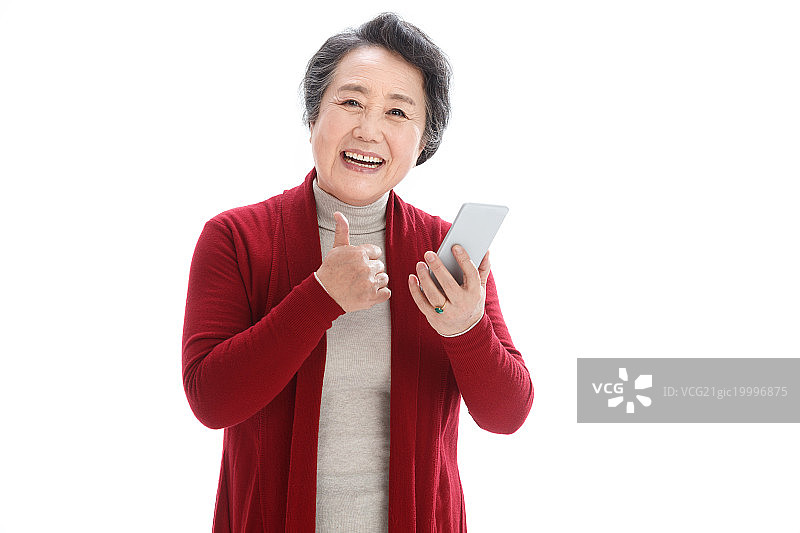 老年女人拿着手机图片素材
