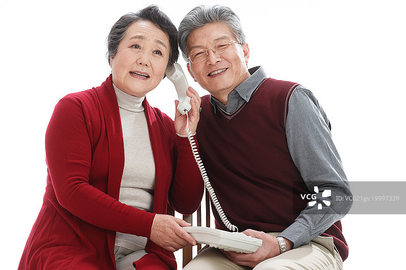 老年夫妇过年打电话图片素材