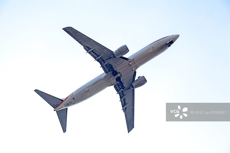 飞机正在起飞图片素材