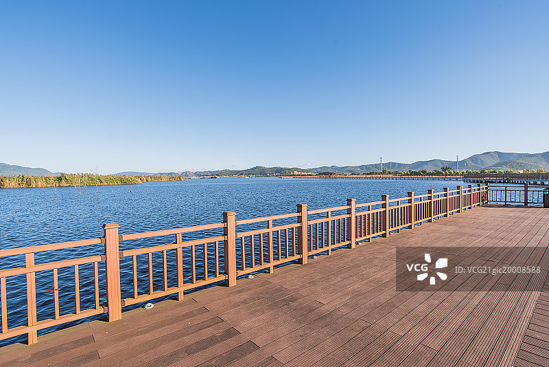 云南省异龙湖 木栈道平台图片素材