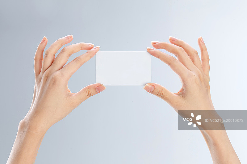 手拿卡片图片素材