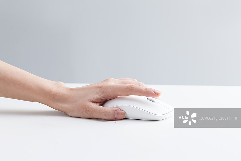 手拿鼠标图片素材