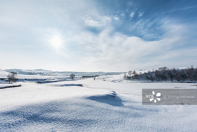 空旷的雪原图片素材