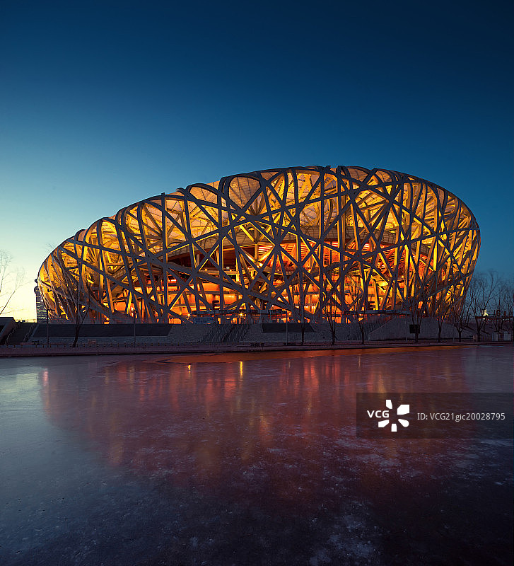 冬季鸟巢倒影图片素材