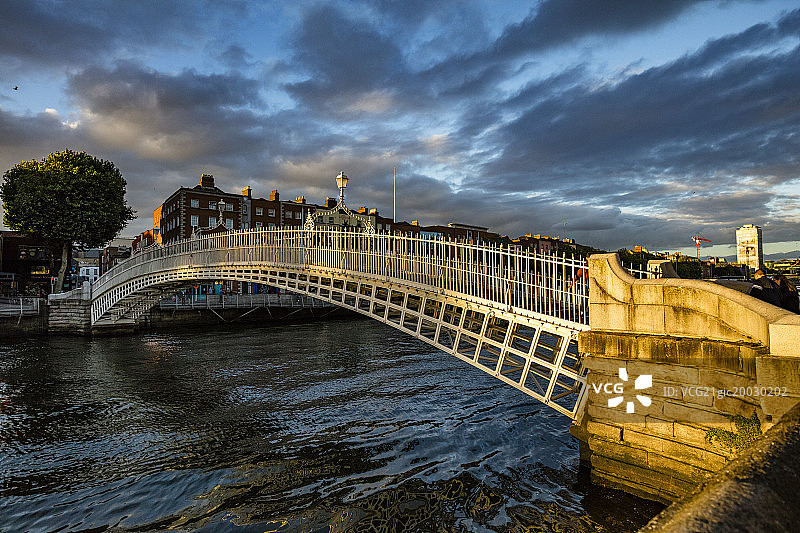 威灵顿桥傍晚夕阳美景图片素材