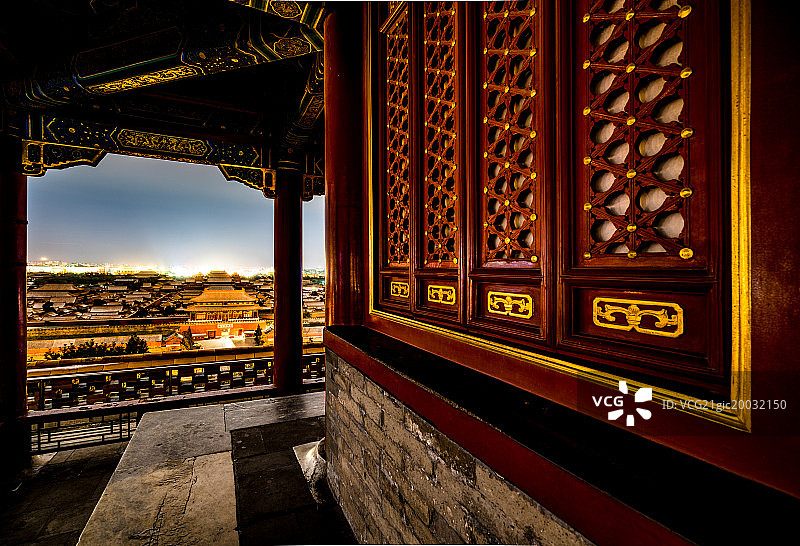 俯视紫禁城的万春亭图片素材