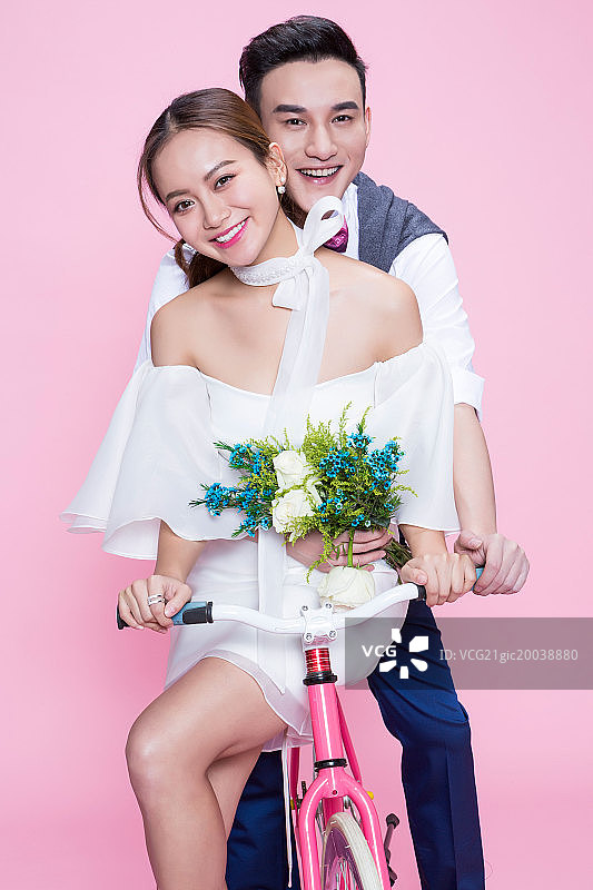 幸福甜蜜的情侣图片素材