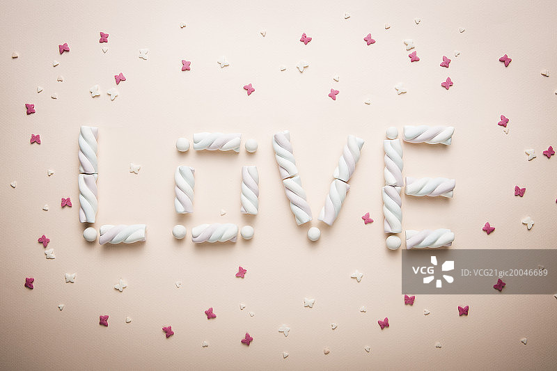 棉花糖制作的LOVE字母图片素材
