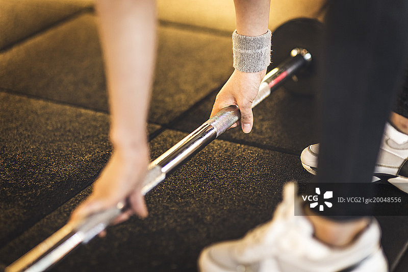 举杠铃图片素材