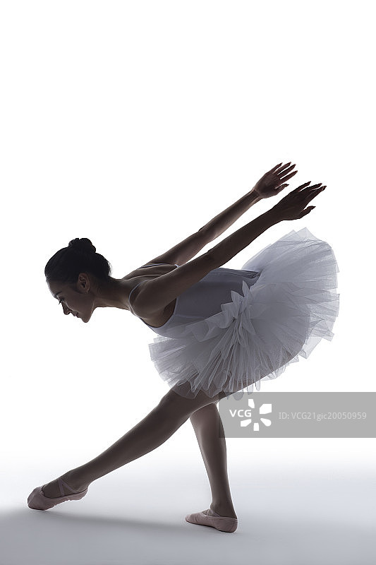 东方女子跳芭蕾舞图片素材