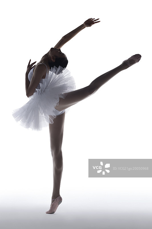 东方女子跳芭蕾舞图片素材
