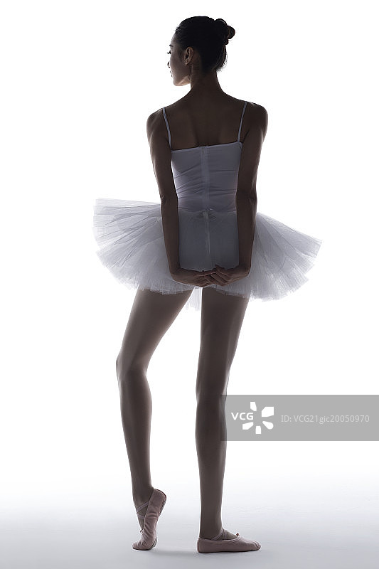 东方女子跳芭蕾舞图片素材