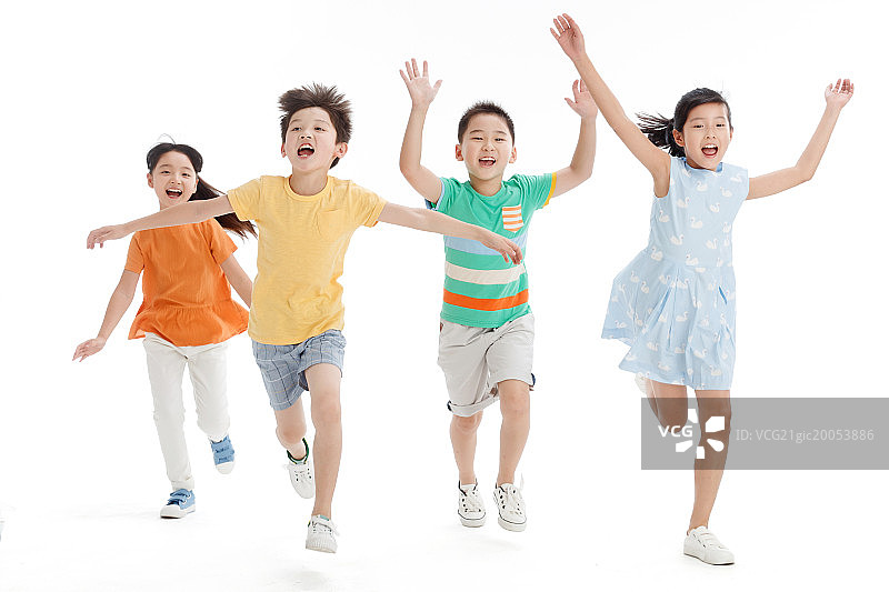 欢乐的小学生奔跑图片素材