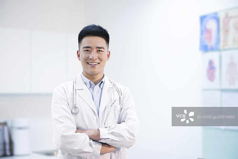 Doctor in his surgery图片素材