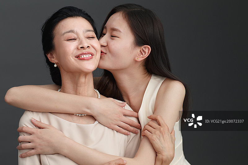 幸福快乐的母女图片素材