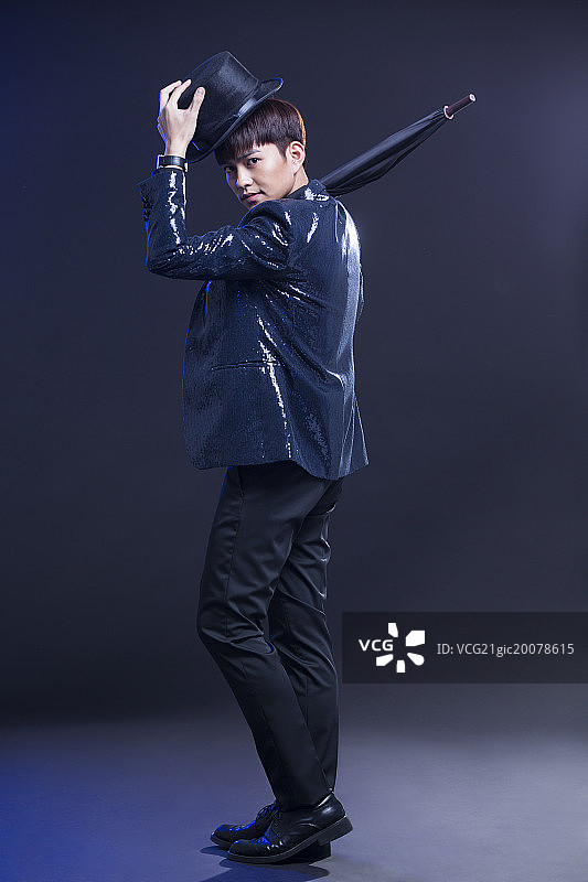 年轻魔术师图片素材