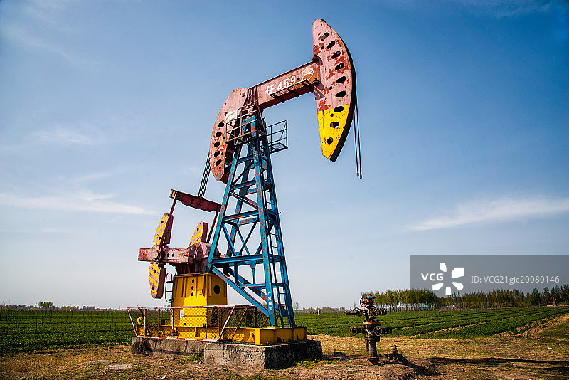 河北省任丘石油钻井图片素材