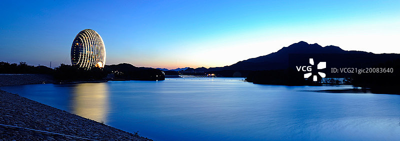 北京雁栖湖东方凯宾斯基酒店建筑夜景图片素材