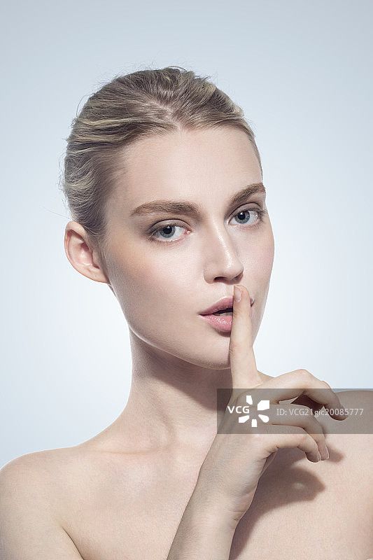 年轻的女人肖像图片素材