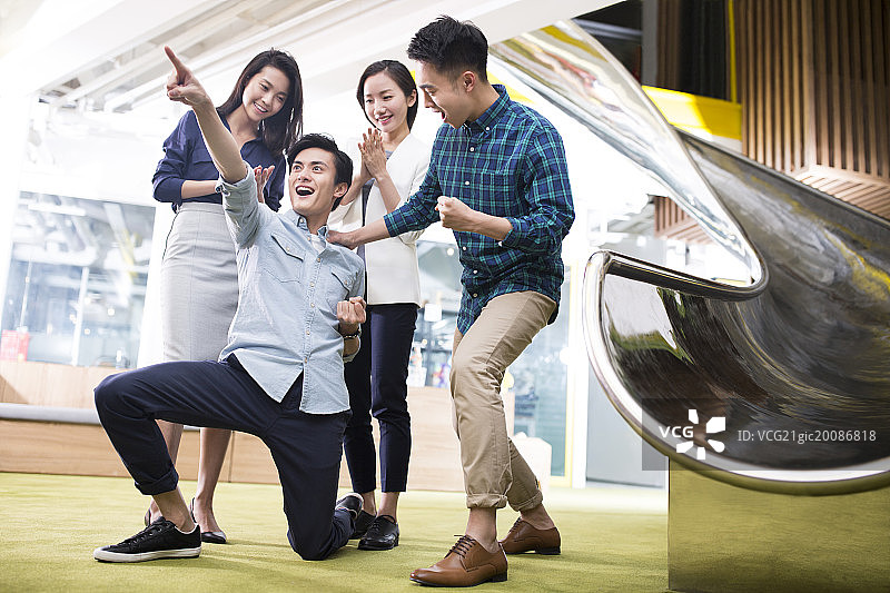 休闲商务人士欢呼图片素材