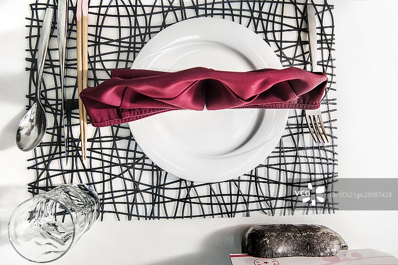 整齐的餐具图片素材