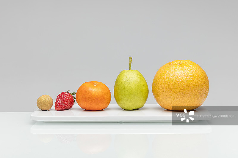 丰富的水果盘图片素材