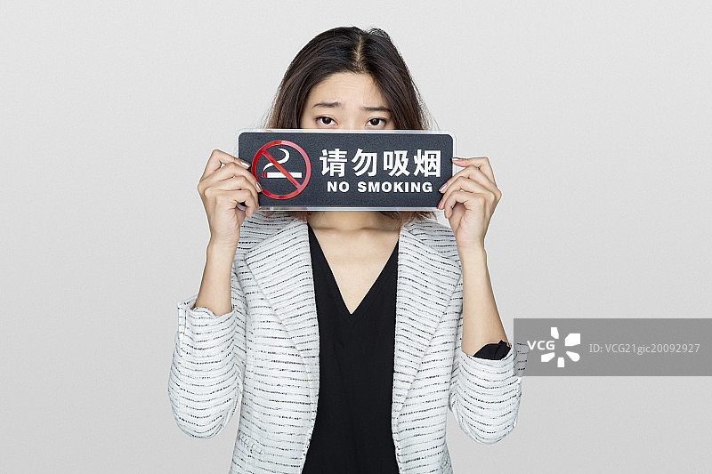 拿着指示牌的女人图片素材