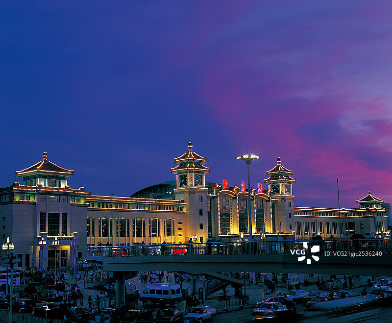 北京火车站夜景图片素材