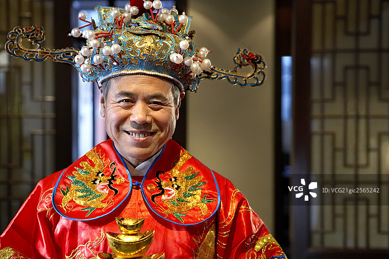 穿传统服装的老人图片素材