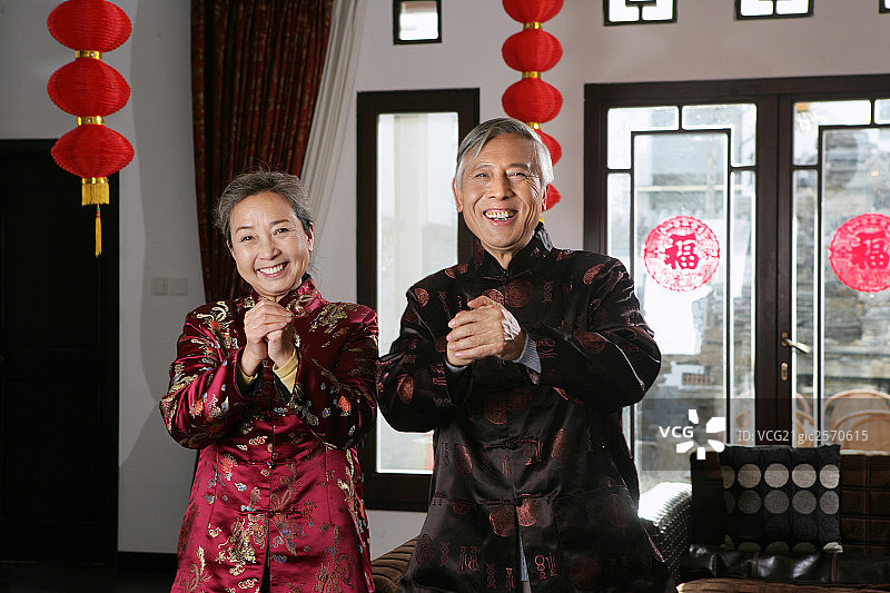 中国老年夫妇拜年图片素材