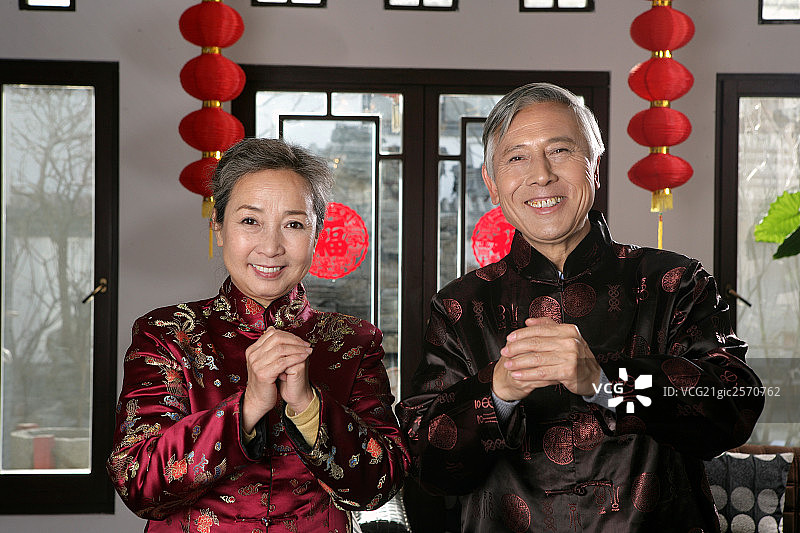 中国老年夫妇拜年图片素材