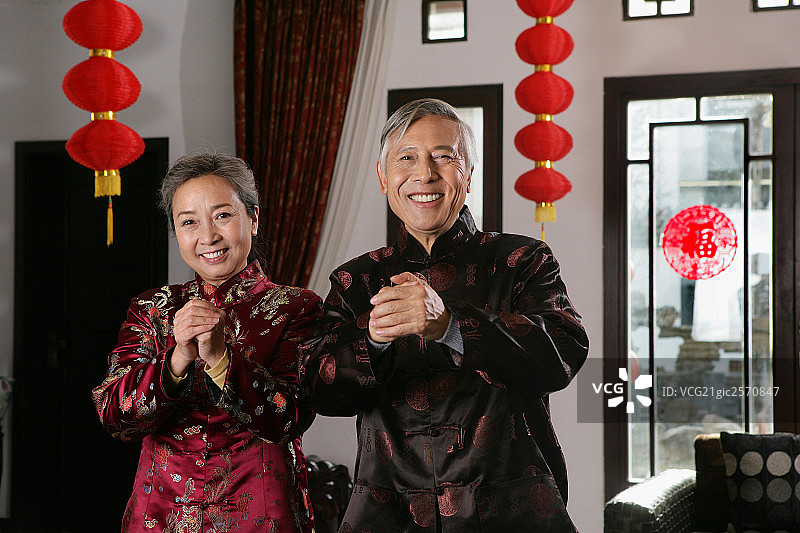 中国老年夫妇拜年图片素材