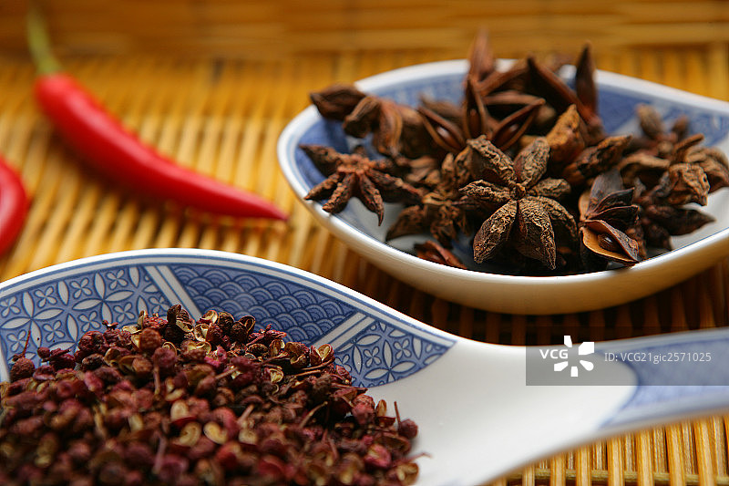 调料-辣椒,花椒,大料,勺图片素材