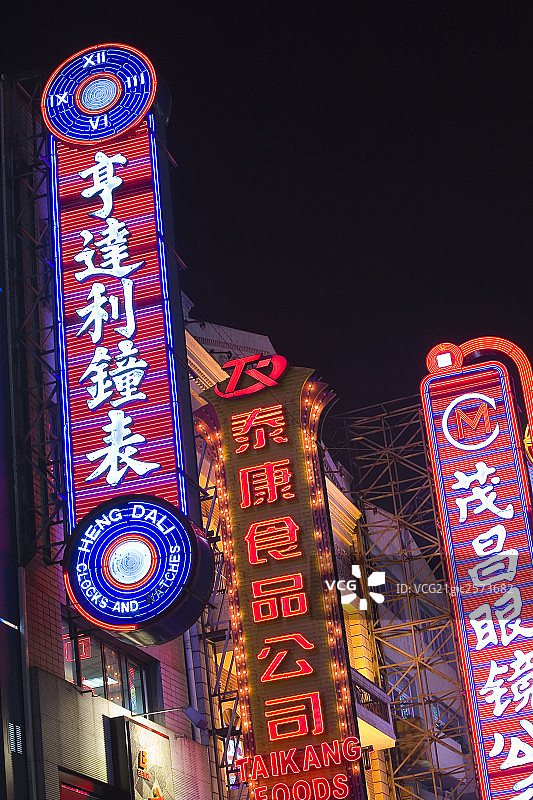 夜晚的南京路，上海图片素材