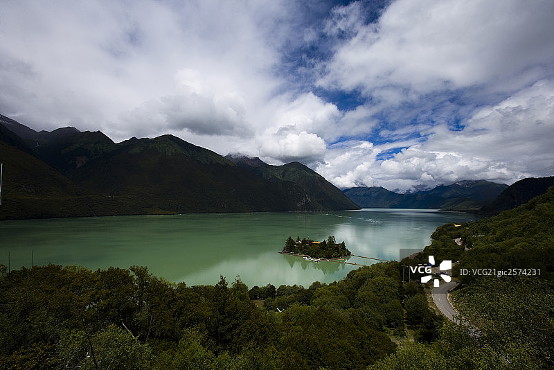西藏巴松湖图片素材