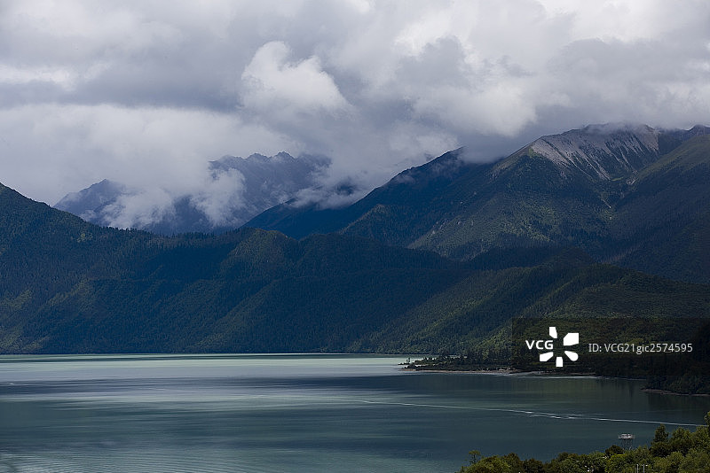 西藏巴松湖图片素材