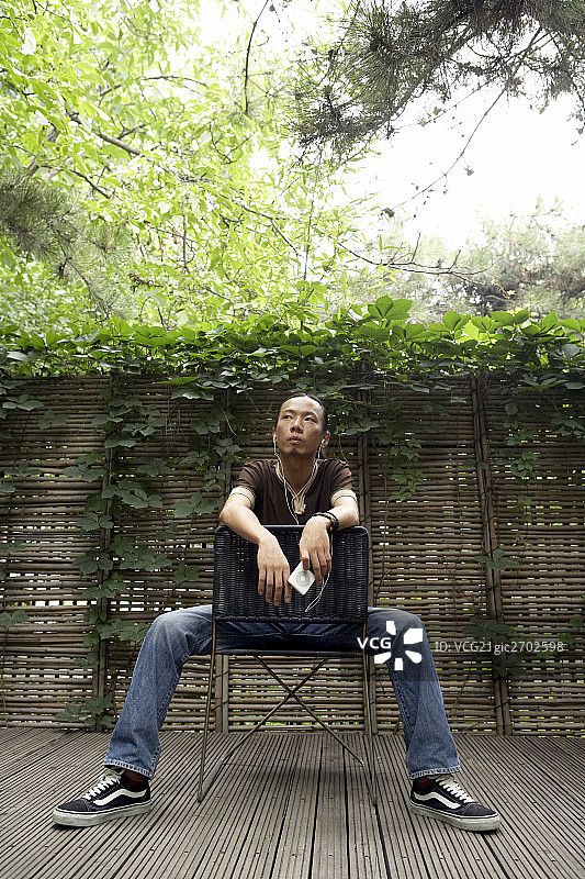 年轻男子肖像图片素材