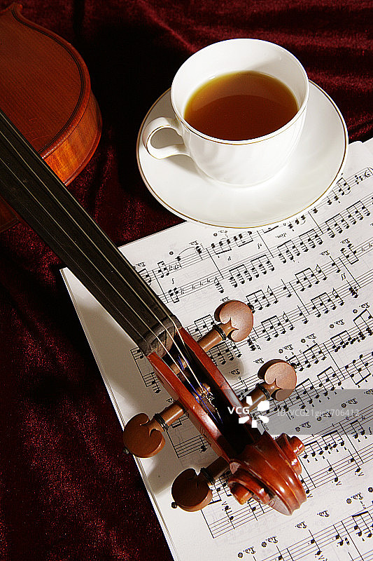 小提琴咖啡杯乐谱图片素材