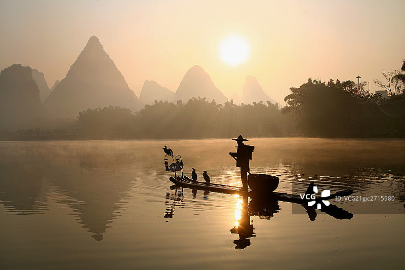 广西兴坪桂林漓江捕鱼图片素材