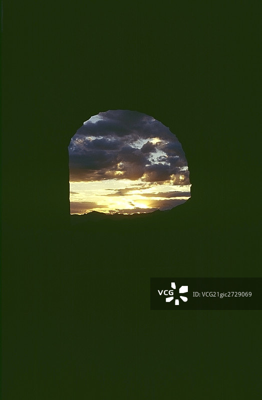 长城上看日出图片素材